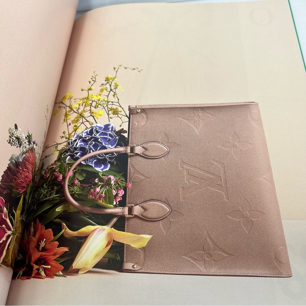 Louis Vuitton Book Magazine #12 - Picture 4 of 5
